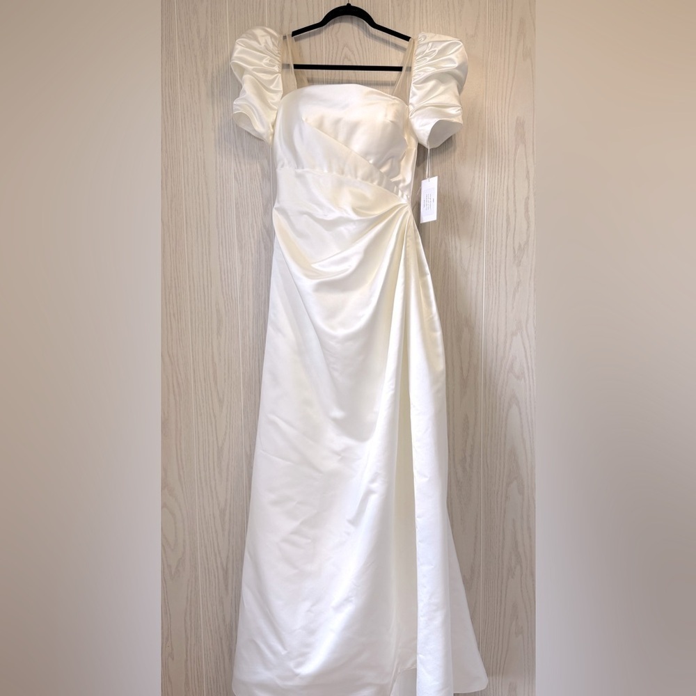 NELLIE – Jadore by Elle Mae Off-White Puff-Sleeve Wedding Dress Size 10 NWT